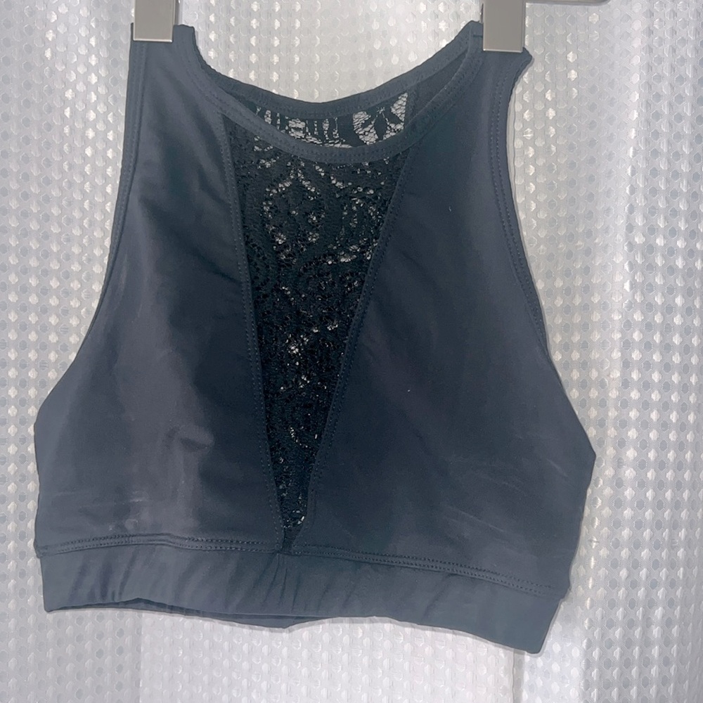 NWOT Onzie Sports Bra with lace detail in front and back middle